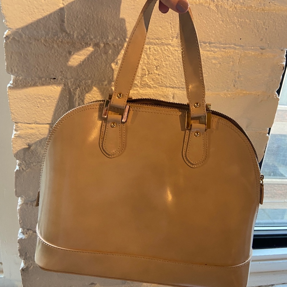 Pretty leight beigh handbag 👜 - Picture 2 of 10